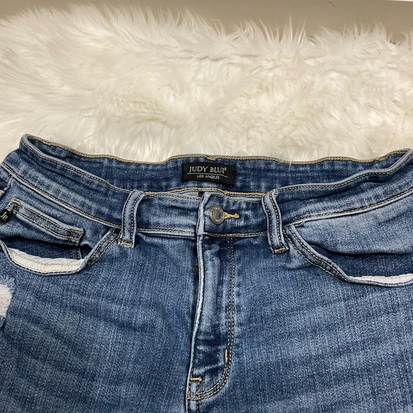 Judy Blue Denim Shorts Medium Wash - Picture 3 of 13